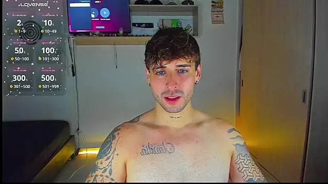 Snapshot of Ares_blue chatting on 02-18-26, 01:14 Ares blue online show from 02-18-26, 01:14