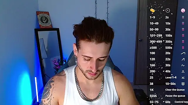 Snapshot of Ares_blue chatting on 02-01-25, 11:42 Ares blue online show from 02-01-25, 11:42