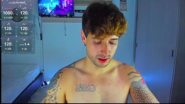 Snapshot of Ares_blue chatting on 02-22-26, 12:35 Ares blue online show from 02-22-26, 12:35