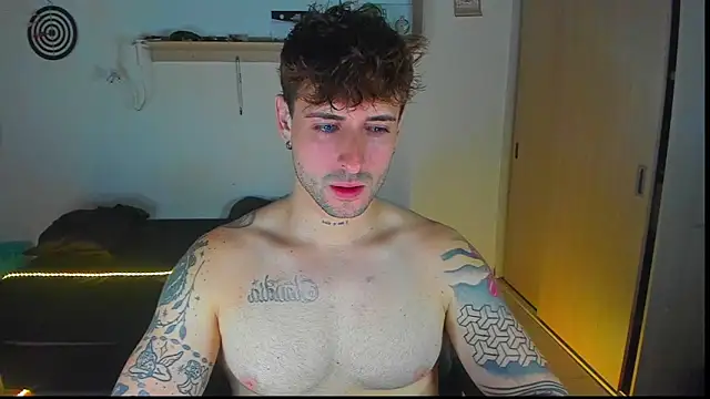 Snapshot of Ares_blue chatting on 02-04-26, 01:11 Ares blue online show from 02-04-26, 01:11