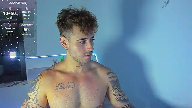 Snapshot of Ares_blue chatting on 10-11-25, 01:45 Ares blue online show from 10-11-25, 01:45