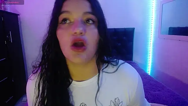 Laurenkenner  online show from 10-06-25, 07:03