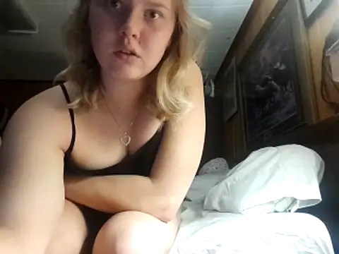 Snapshot of Ryan_and_Aurora chatting on 12-16-25, 12:26 Ryan and Aurora online show from 12-16-25, 12:26