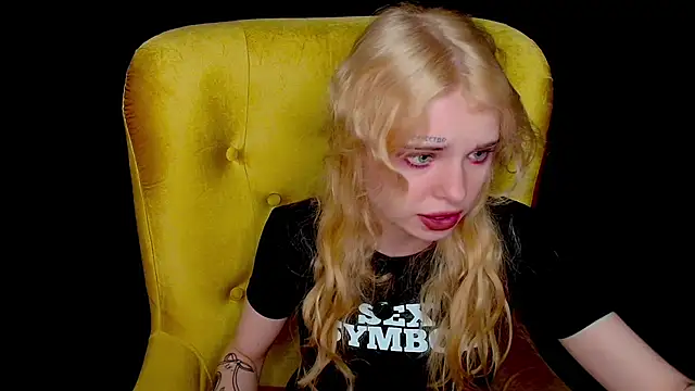 Snapshot of MisssLola chatting on 09-15-25, 02:28 MisssLola online show from 09-15-25, 02:28