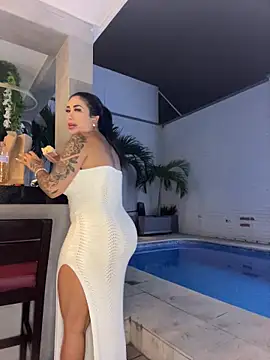 kiim taaylor online show from 10-30-25, 01:04