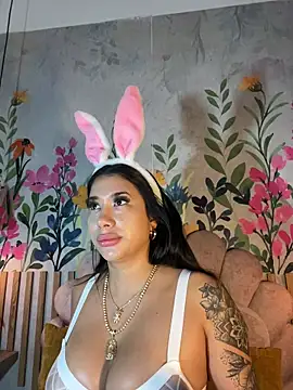 kiim taaylor online show from 10-27-25, 01:01