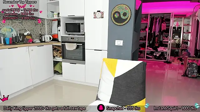 AmySuperHeroes online show from 11-26-25, 02:06