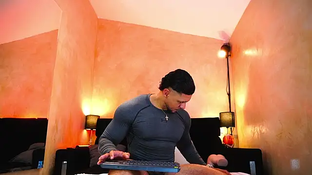 Snapshot of MassimoWalton2 chatting on 05-30-26, 04:30 MassimoWalton2 online show from 05-30-26, 04:30