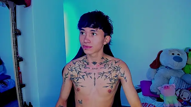 juniior 2311  online show from 11-18-25, 07:17