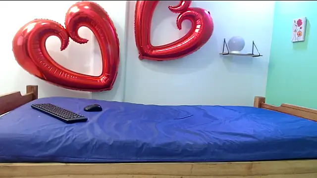 Snapshot of evaleribigtits18 chatting on 02-17-26, 01:25 evaleribigtits18 online show from 02-17-26, 01:25