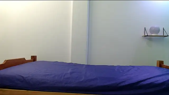 Snapshot of evaleribigtits18 chatting on 02-08-26, 01:25 evaleribigtits18 online show from 02-08-26, 01:25