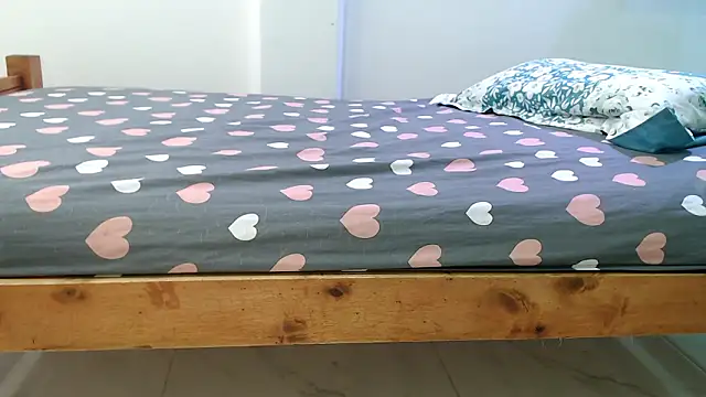 Snapshot of evaleribigtits18 chatting on 02-03-26, 02:00 evaleribigtits18 online show from 02-03-26, 02:00