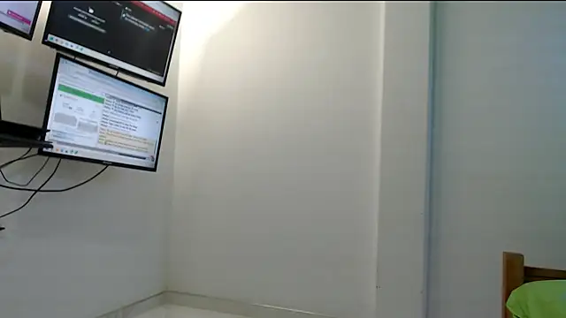 Snapshot of evaleribigtits18 chatting on 02-20-26, 12:29 evaleribigtits18 online show from 02-20-26, 12:29