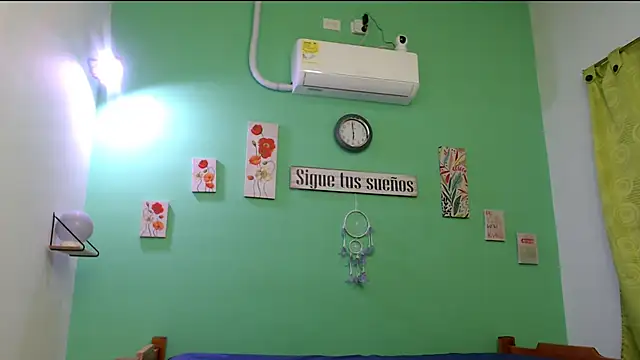 Snapshot of evaleribigtits18 chatting on 02-05-26, 01:23 evaleribigtits18 online show from 02-05-26, 01:23