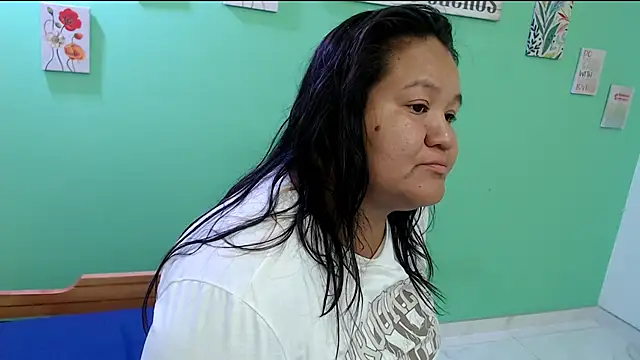 Snapshot of evaleribigtits18 chatting on 02-10-26, 12:31 evaleribigtits18 online show from 02-10-26, 12:31