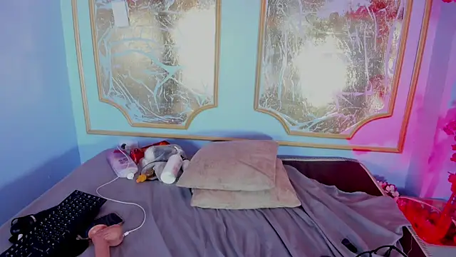 melaniecooperr online show from 12-15-25, 02:01