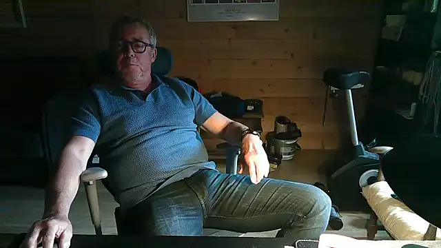 Snapshot of lelohop chatting on 10-13-25, 11:01 lelohop online show from 10-13-25, 11:01