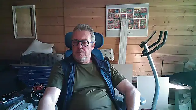 Snapshot of lelohop chatting on 03-19-25, 02:13 lelohop online show from 03-19-25, 02:13