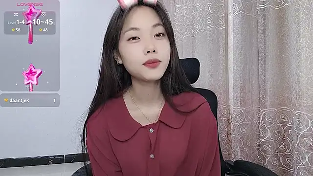 Snapshot of Lvy--v chatting on 03-03-25, 07:39 Lvy--v online show from 03-03-25, 07:39