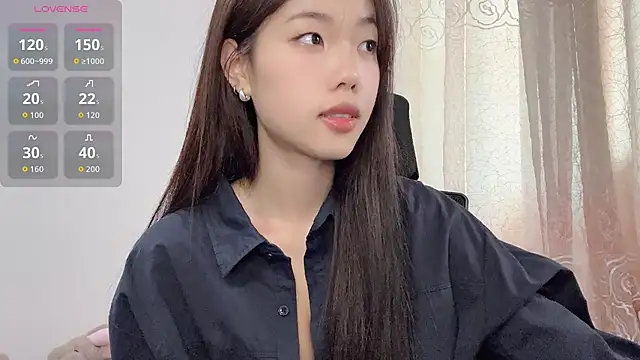 Snapshot of Lvy--v chatting on 09-16-25, 12:33 Lvy--v online show from 09-16-25, 12:33