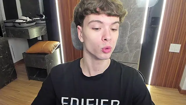 Snapshot of calvin_love_you chatting on 06-27-26, 05:41 calvin love you online show from 06-27-26, 05:41