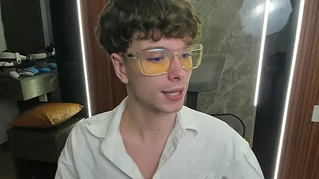 Snapshot of calvin_love_you chatting on 07-03-26, 03:07 calvin love you online show from 07-03-26, 03:07