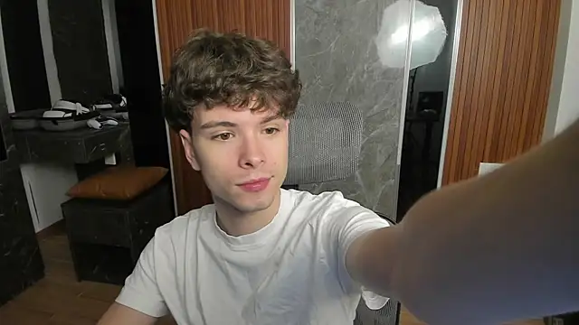 Snapshot of calvin_love_you chatting on 06-28-26, 02:12 calvin love you online show from 06-28-26, 02:12