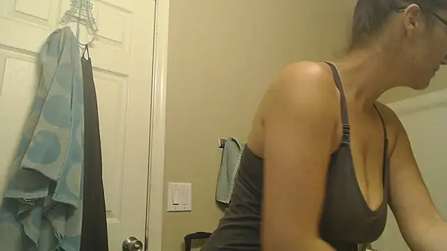 Snapshot of ManaB88 chatting on 05-19-26, 07:59 ManaB88 online show from 05-19-26, 07:59