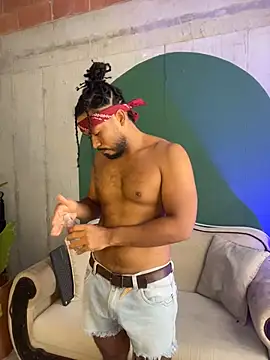 noah jones   online show from 02-11-26, 04:18