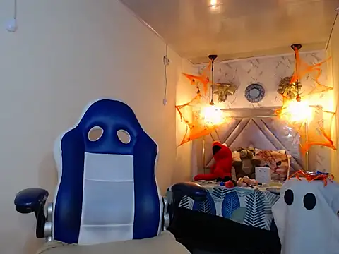 alexa-cooper- online show from 10-18-25, 02:41