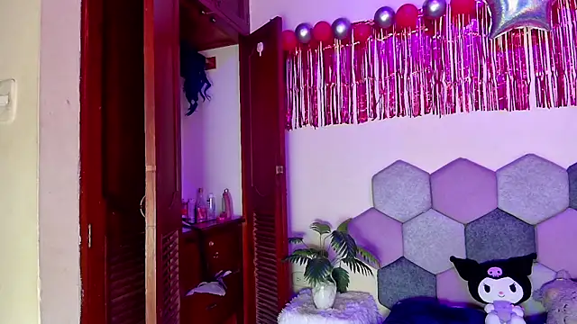 Snapshot of Horny_tgn chatting on 02-17-26, 06:27 Horny tgn online show from 02-17-26, 06:27