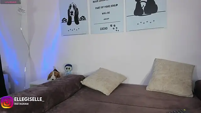 ElleGisellee online show from 11-22-25, 10:41