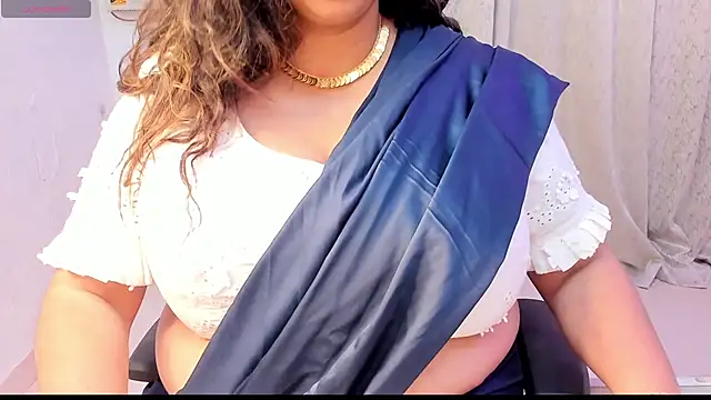 Snapshot of Gulabi_Queen chatting on 09-28-25, 04:03 Gulabi Queen online show from 09-28-25, 04:03