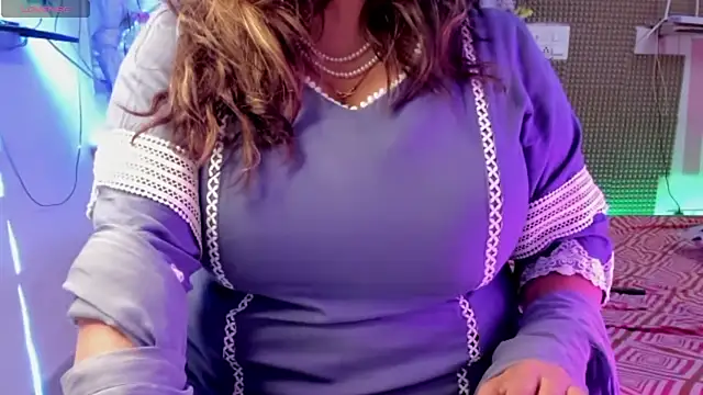 Snapshot of Gulabi_Queen chatting on 02-26-25, 05:35 Gulabi Queen online show from 02-26-25, 05:35