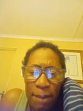 Snapshot of bustybillies chatting on 06-15-26, 05:01 bustybillies online show from 06-15-26, 05:01