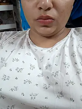 Myloveurvi online show from 06-12-26, 07:33