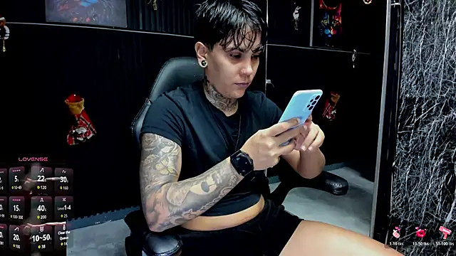 ZhoeStrong online show from 12-15-25, 10:37