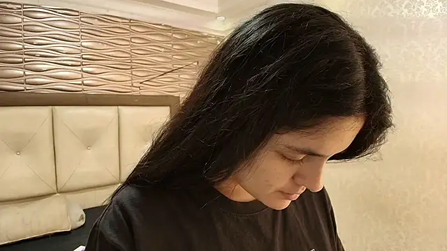 sofiaclauss online show from 10-23-25, 08:18