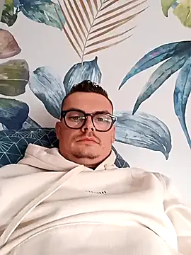 Snapshot of GLouglou19 chatting on 09-13-25, 03:56 GLouglou19 online show from 09-13-25, 03:56