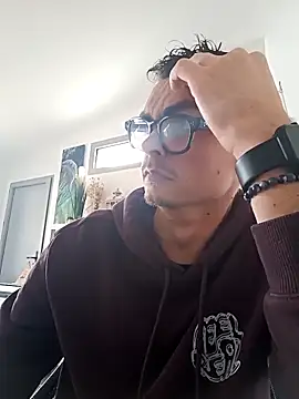 Snapshot of GLouglou19 chatting on 03-02-26, 02:02 GLouglou19 online show from 03-02-26, 02:02