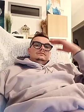 Snapshot of GLouglou19 chatting on 10-02-25, 09:29 GLouglou19 online show from 10-02-25, 09:29