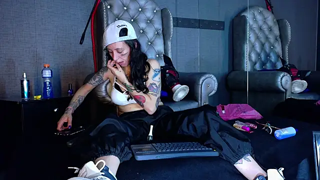 LusstCruella online show from 11-12-25, 06:23