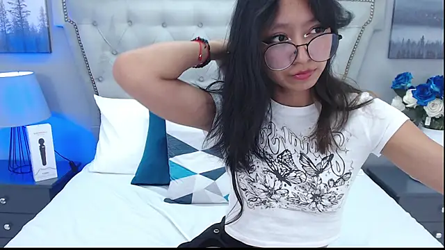 Yommi Winx online show from 03-11-25, 05:02