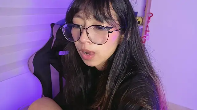 Yommi Winx online show from 11-16-25, 03:22