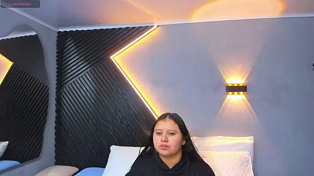 Snapshot of Laia_and_Aloby chatting on 07-16-26, 11:24 Laia and Aloby online show from 07-16-26, 11:24