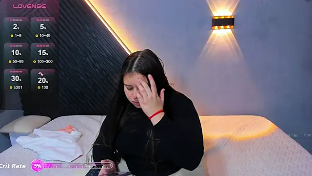 Snapshot of Laia_and_Aloby chatting on 05-25-26, 11:25 Laia and Aloby online show from 05-25-26, 11:25