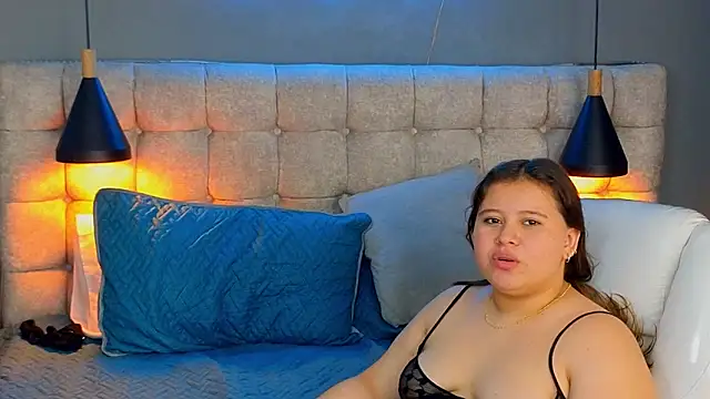 Laia and Aloby online show from 03-18-25, 01:35