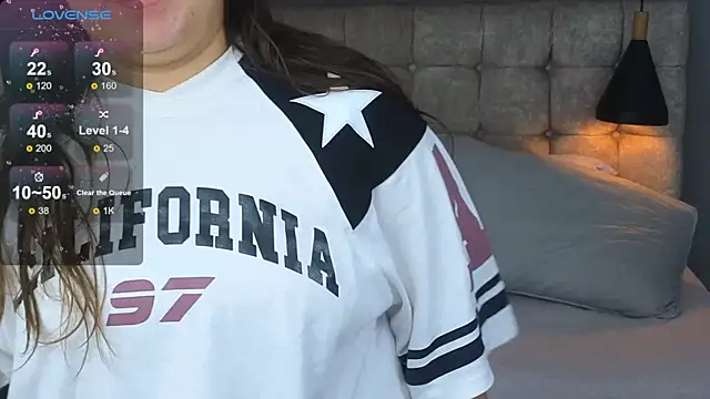 Laia and Aloby online show from 12-15-25, 10:26