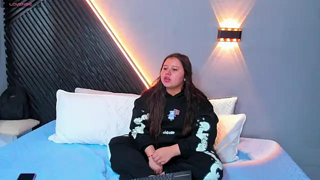 Laia and Aloby online show from 04-17-26, 10:23