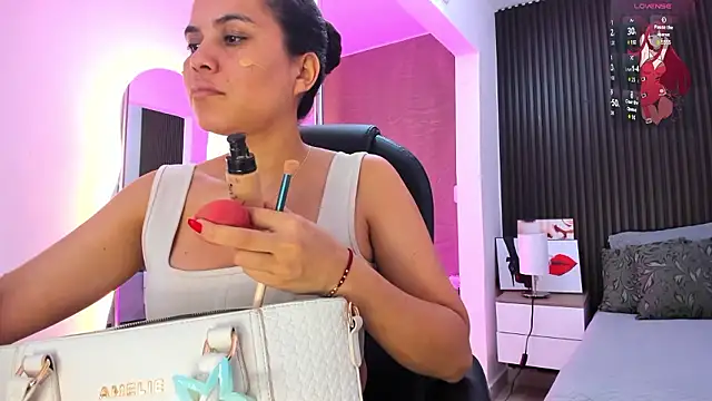 Snapshot of natasha__jackson chatting on 01-09-26, 12:34 natasha jackson online show from 01-09-26, 12:34